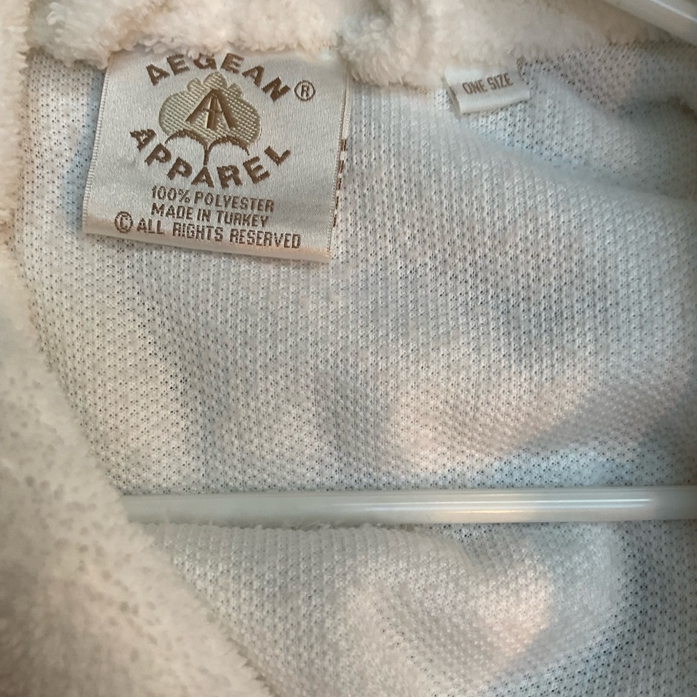 SPA SOFT WHITE ROBE SIZE ONE SIZE FITS MOST - Picture 3 of 4